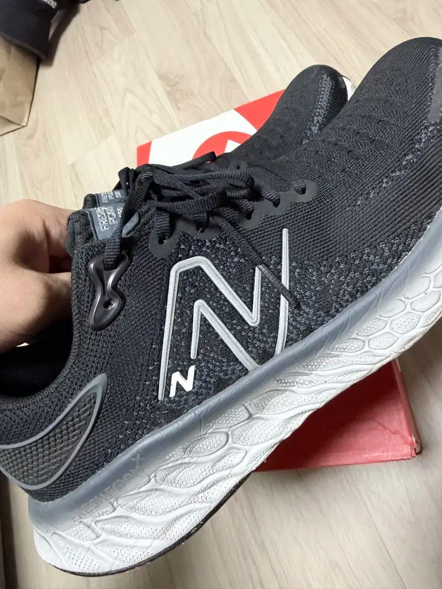 ニューバランス フレッシュフォーム 1080 ランニングシューズ 280ミリ