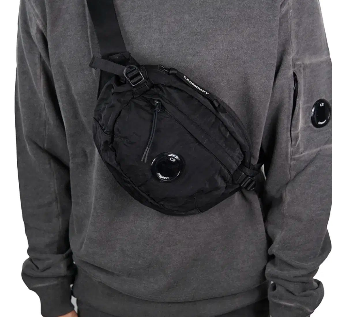 C.P.カンパニー ブラック ヒップバッグ クロスバッグ