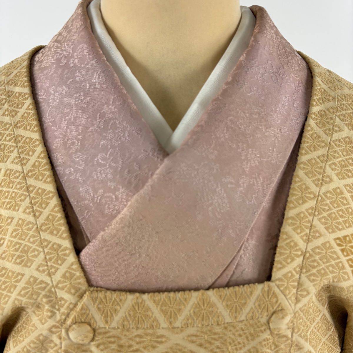  道行 身丈135.5 cm 裄丈66.5 M 和装コート 角衿 菱 薄黄土色 正絹 秀品 羽織 着物 浴衣