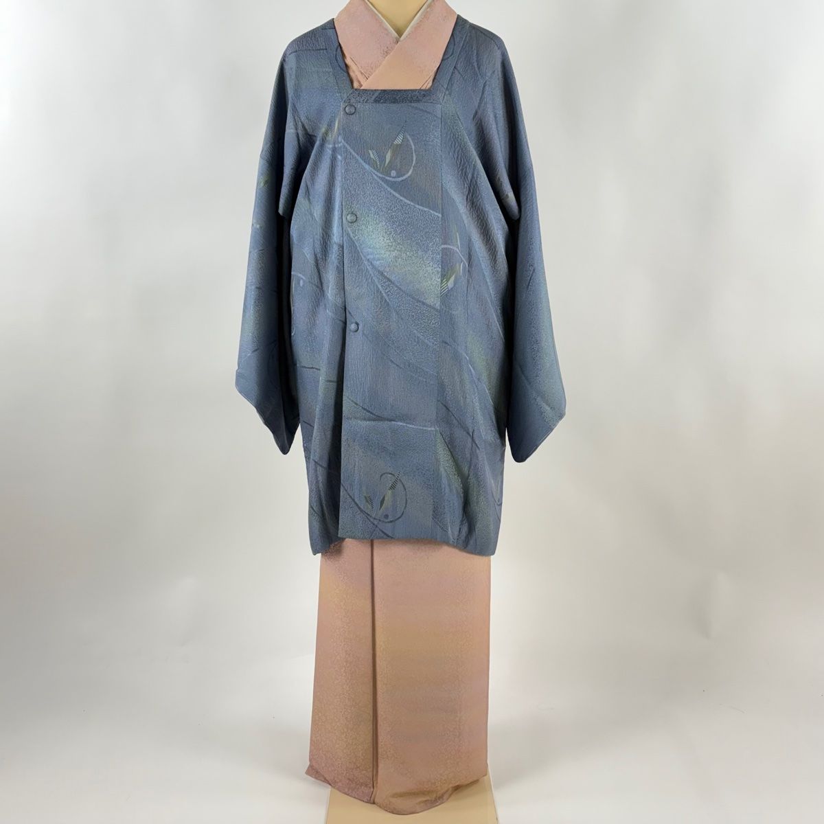 道行 身丈90 cm 裄丈66.5 M 和装コート 角衿 葉 幾何学模様 青灰色 正絹 秀品