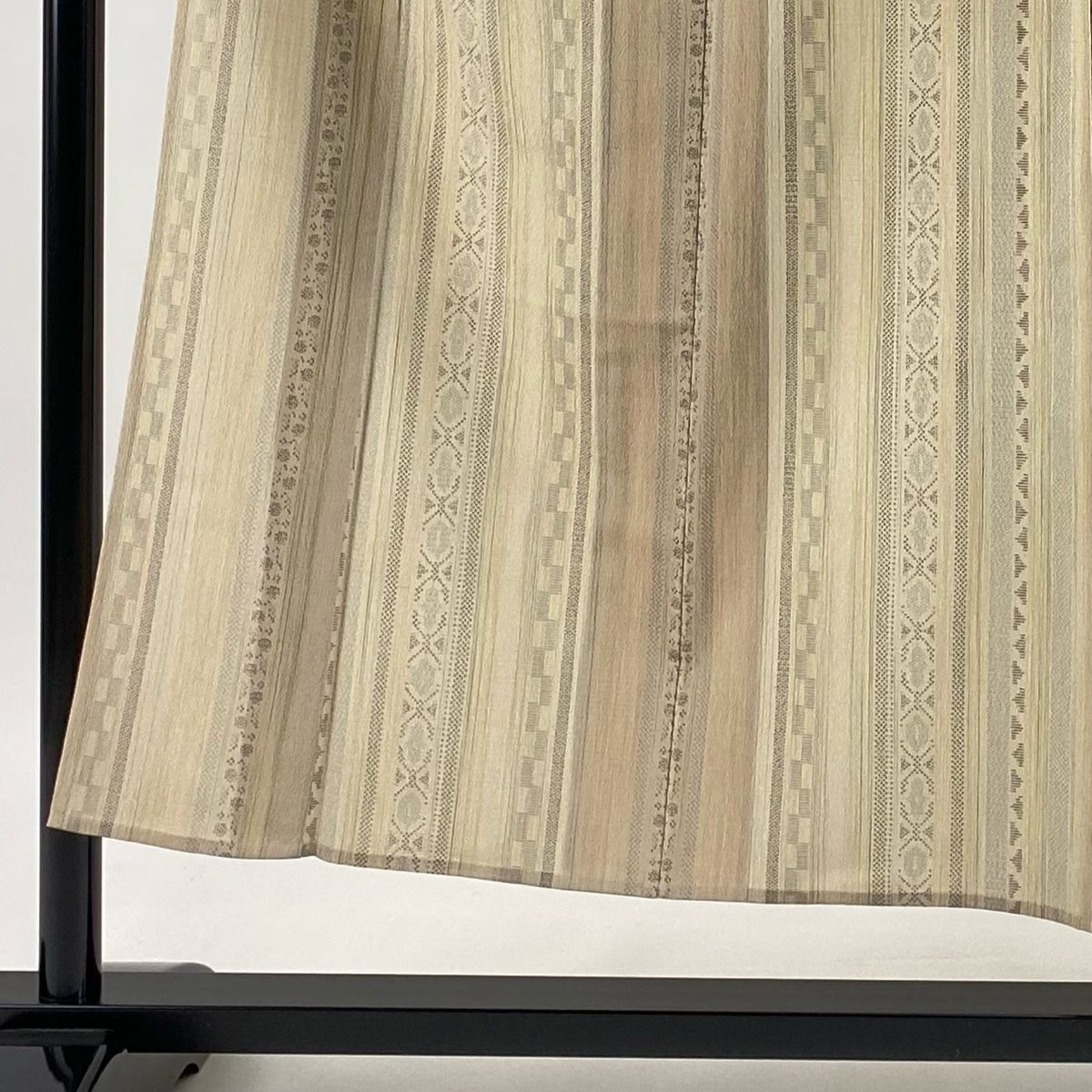 紬 身丈151.5 cm 裄丈62.5 S 単衣 縦縞 亀甲絣 ベージュ 正絹 秀品
