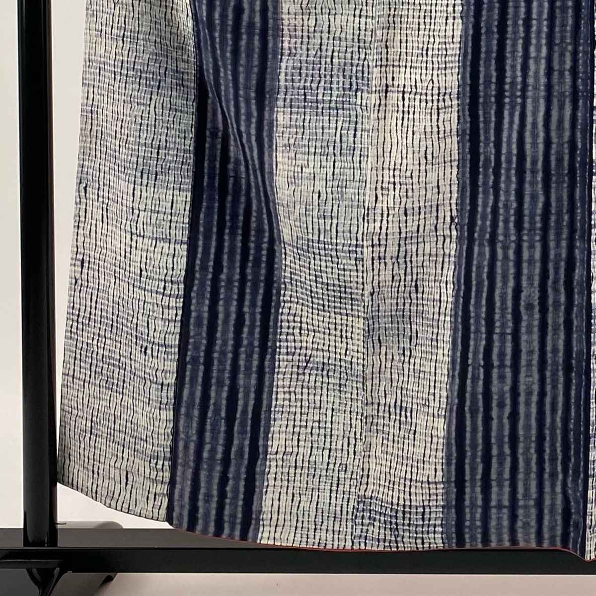 小紋 身丈157.5cm 裄丈62cm S 袷 紬地 縞 絞り 濃紺 正絹 秀品 【中古