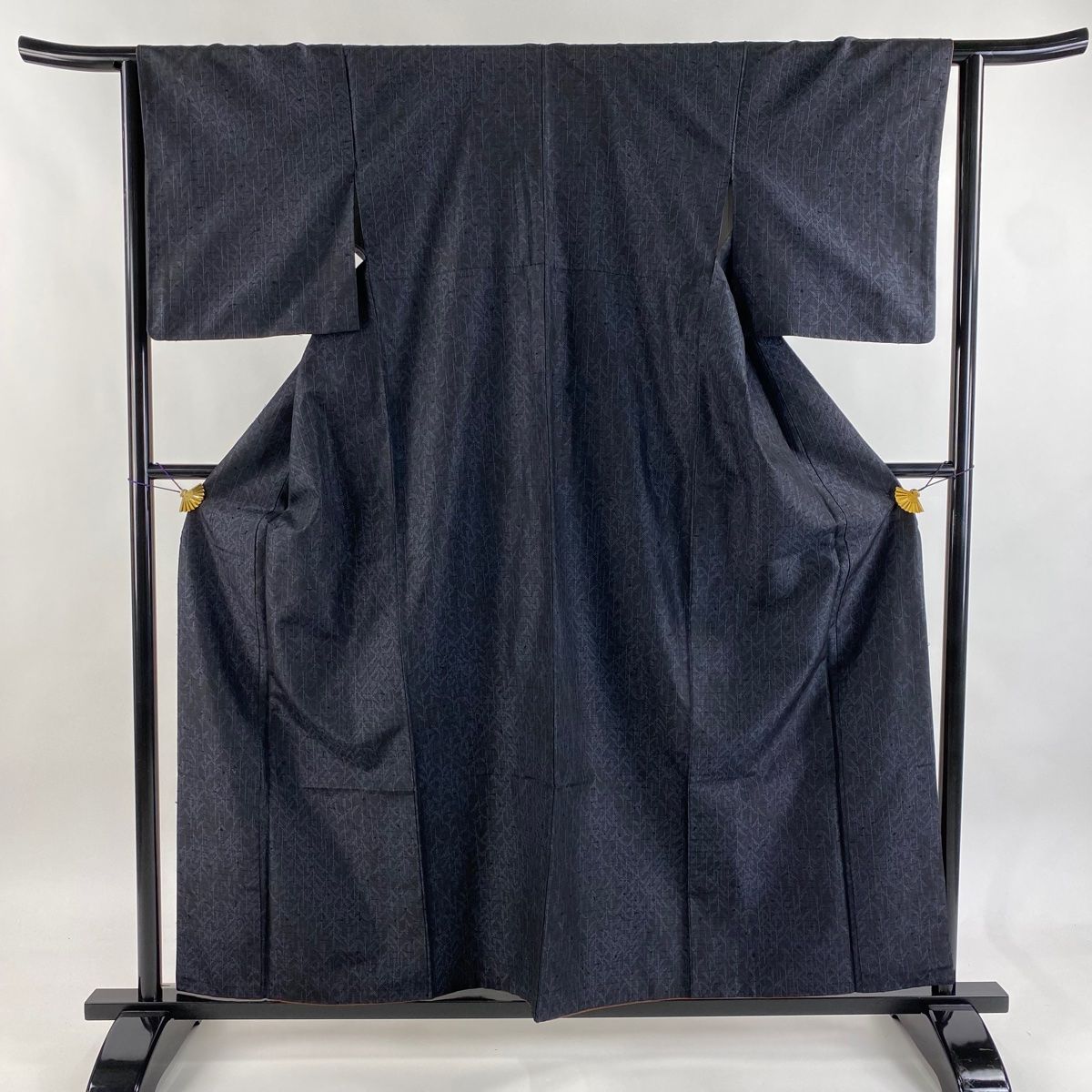 紬 身丈157.5 cm 裄丈63.5 S 袷 幾何学模様 縞 墨色 正絹 秀品