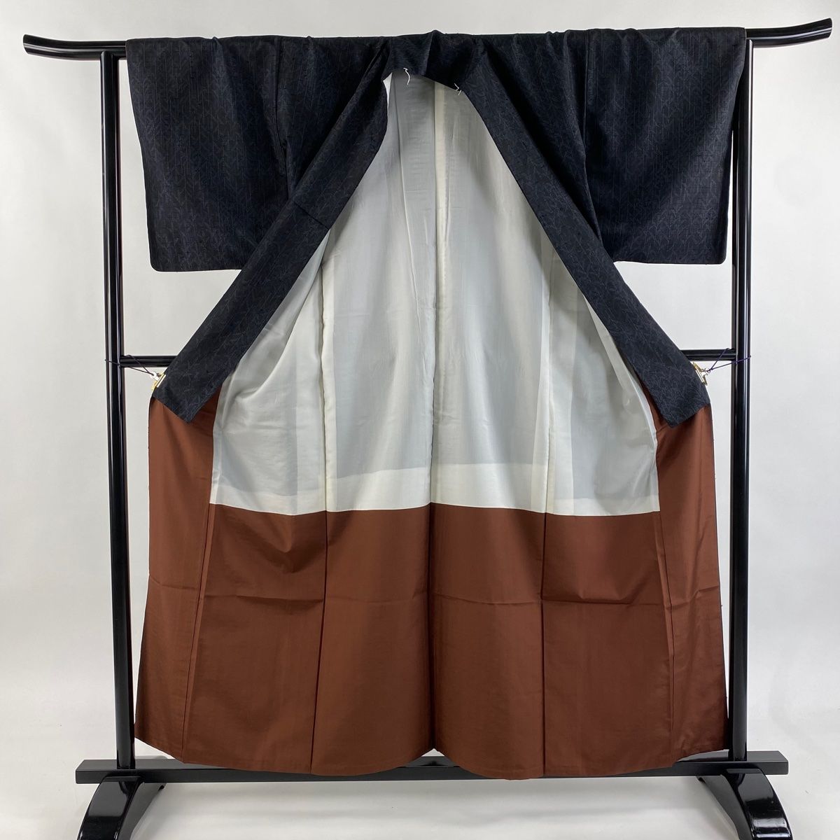  紬 身丈157 5 cm 裄丈63 S 袷 幾何学模様 縞 墨色 正絹 秀品 紬 着物