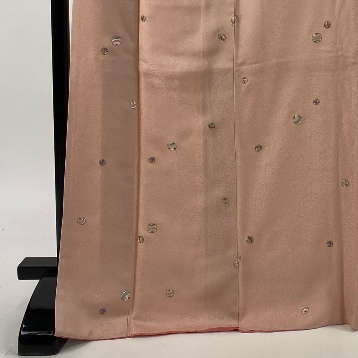 小紋 身丈169.5 cm 裄丈68 L 袷 手鞠 刺繍 金糸 ピンク 正絹 秀品