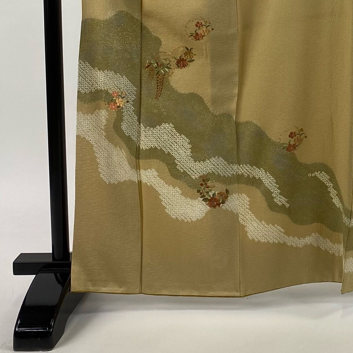 訪問着 身丈165 cm 裄丈66 M 袷 雪輪 草花 金糸 刺繍 ベージュ 正絹 秀品