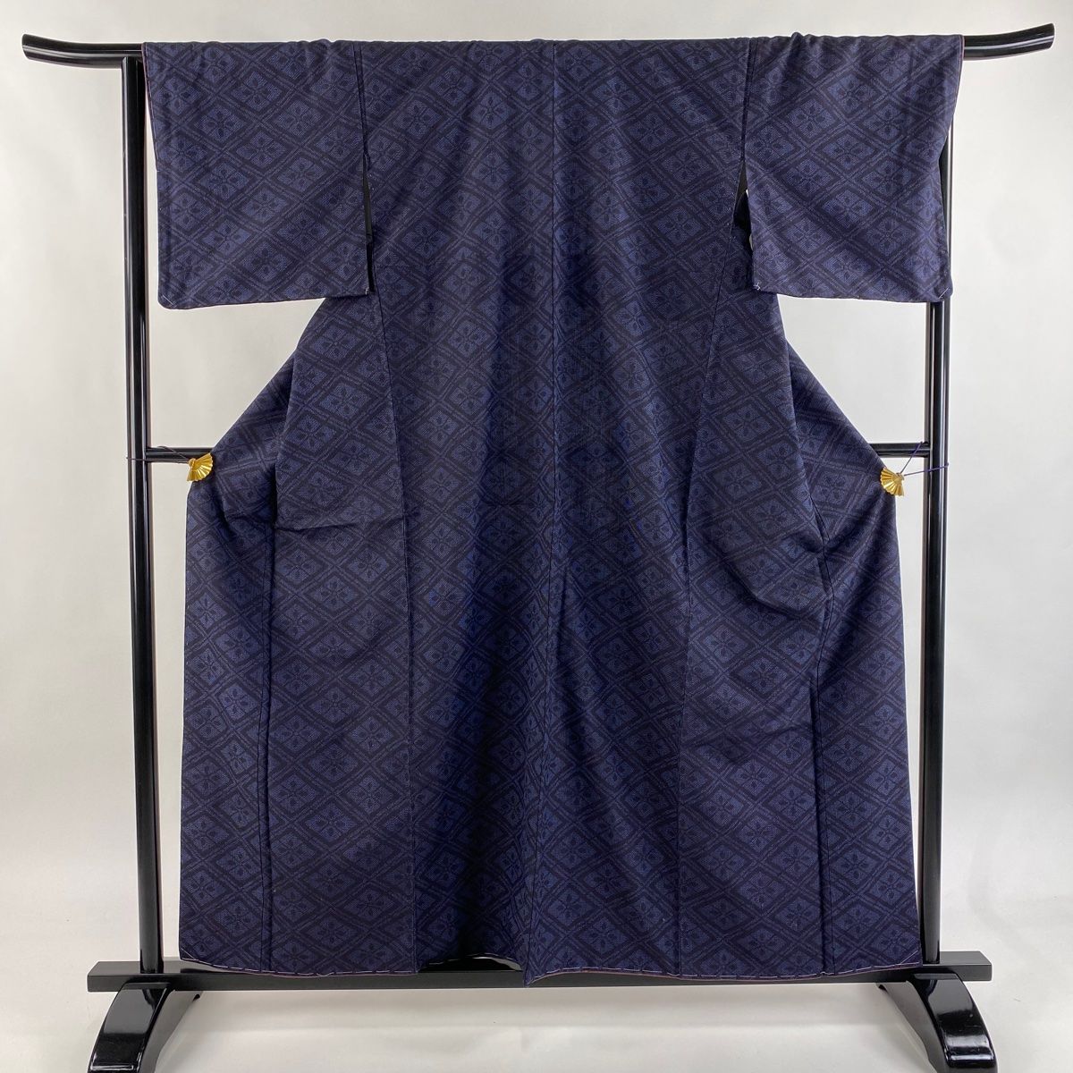 紬 身丈159.5 cm 裄丈66.5 M 袷 証紙 菱 花 紺色 正絹 秀品