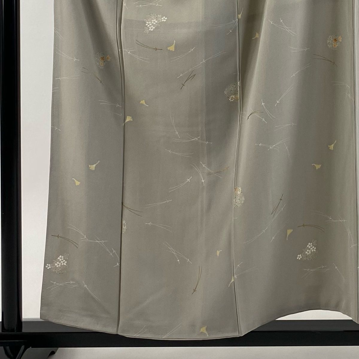 小紋 身丈157 cm 裄丈62 S 袷 松葉 草花 金彩 灰色 正絹 秀品