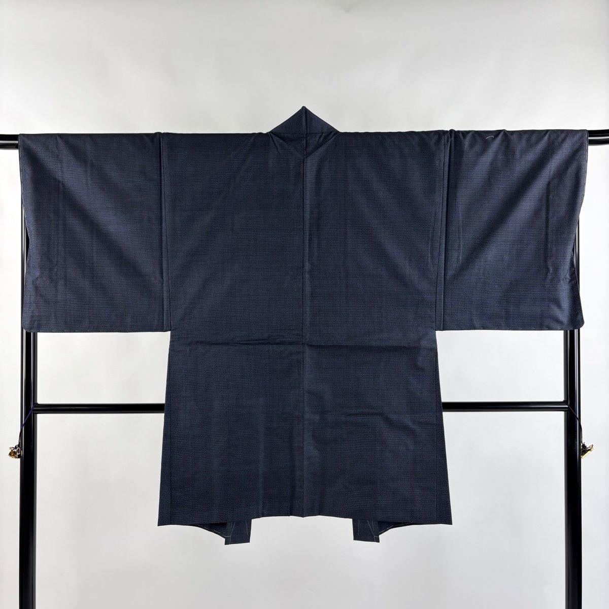 送料無料・30日間返品無料。 男着物 身丈149cm 裄丈67cm L 袷 アンサンブル 紬 亀甲絣 紺色 正絹 秀品