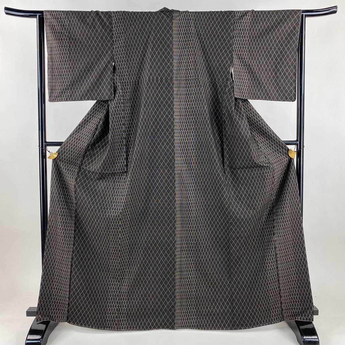 大島紬 身丈168 cm 裄丈64.5 M 袷 純泥染 証紙 斜め格子 焦茶色 正絹