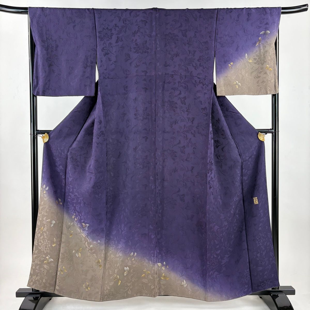 付下げ 身丈158 cm 裄丈68 L 袷 中村玉緒 落款 花唐草 地紋 金銀彩 染め分け 紫 正絹