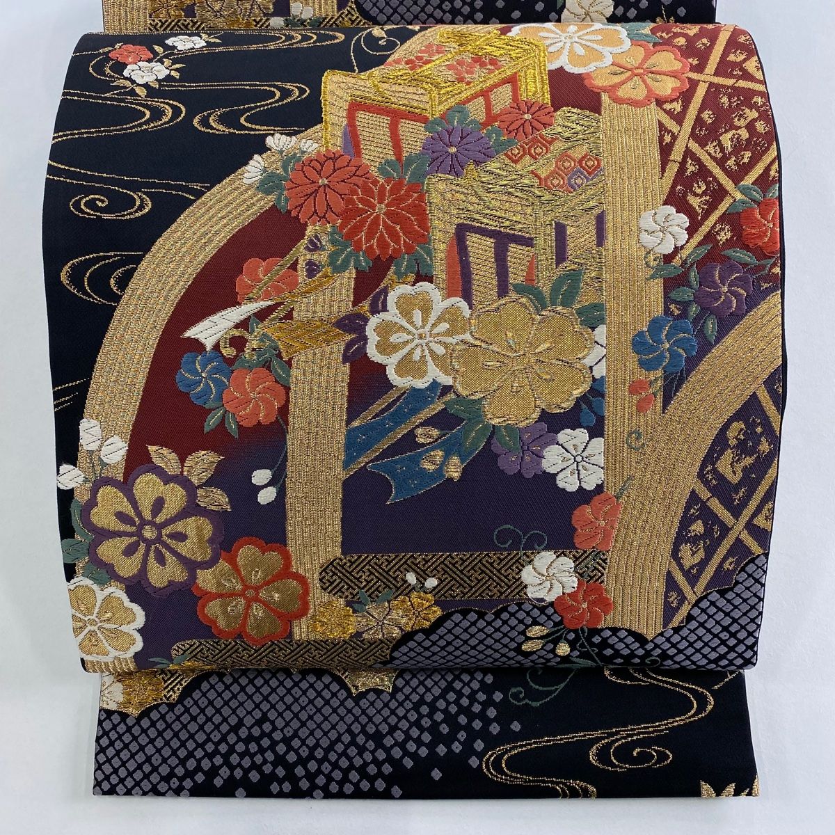 袋帯 秀品 鈴乃屋 御所車 桜 金糸 唐織 黒 六通 正絹 【中古】 - メルカリ