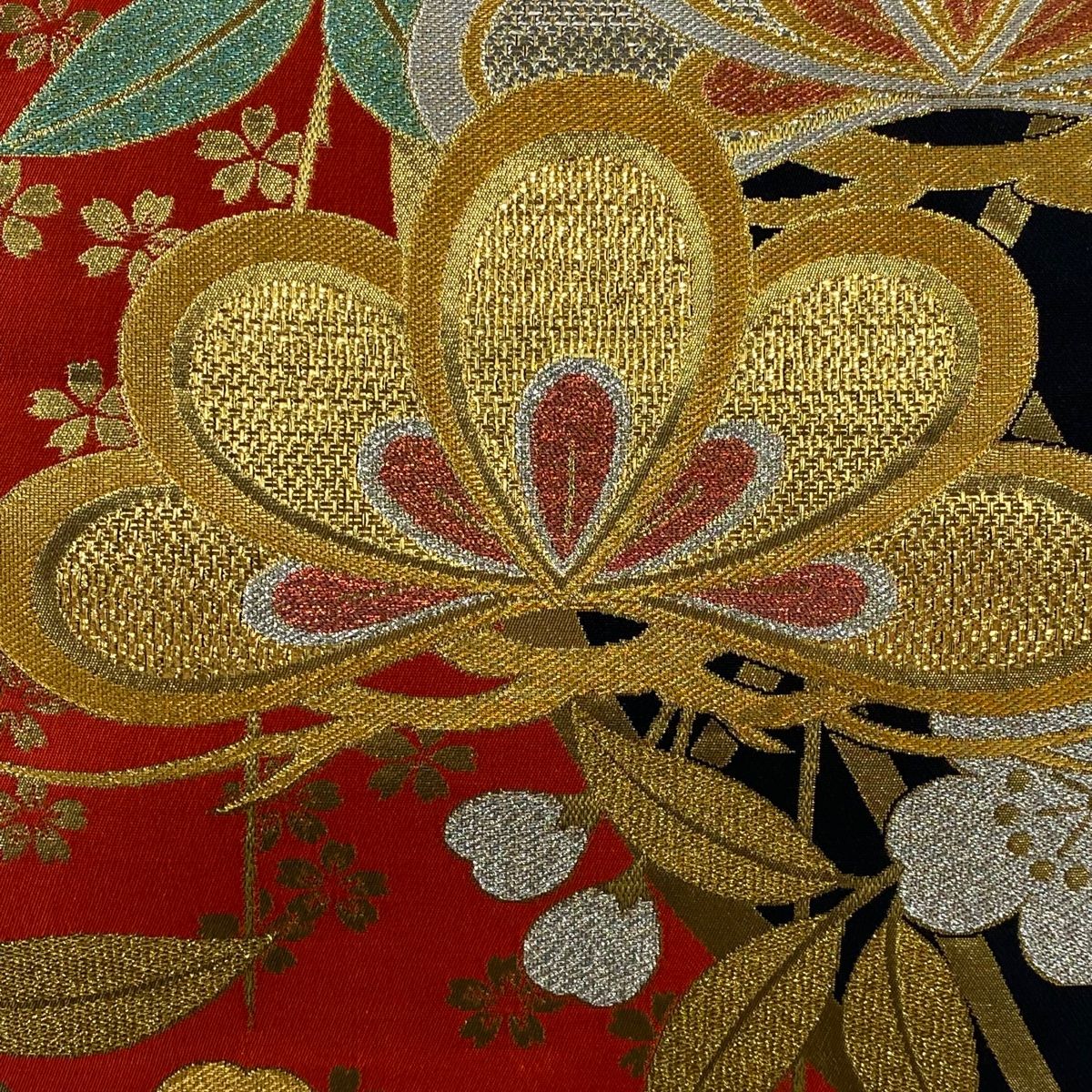 袋帯 秀品 夢舞錦 松 桜 金糸 箔 黒 六通 正絹