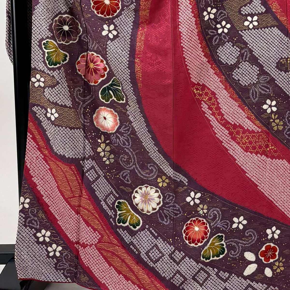 振袖 身丈166 cm 裄丈68 L 袷 菊 青海波 絞り 刺繍 濃ピンク 正絹