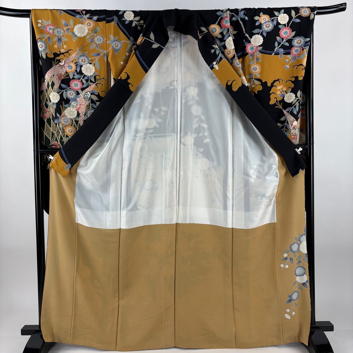  振袖 身丈165.5 cm 裄丈68.5 L 袷 枝垂れ桜 金糸 金彩 黒 正絹 振袖 着物