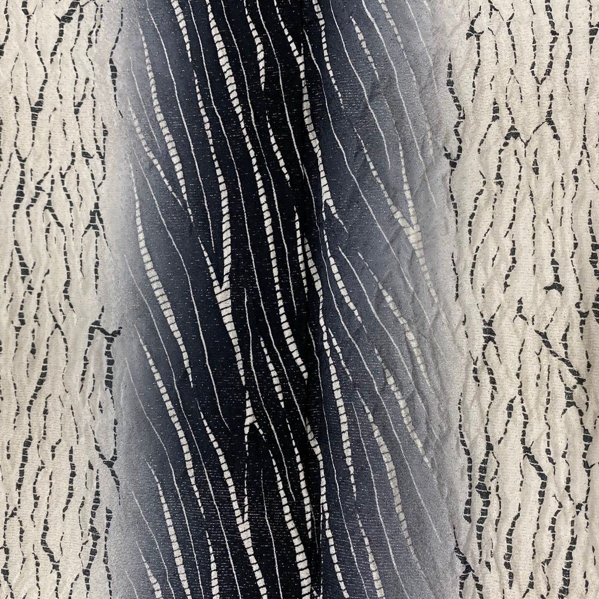  小紋 身丈168 cm 裄丈69.5 L 袷 翠山工房 落款 幾何学 絞り 銀通し クリーム 正絹 小紋 着物