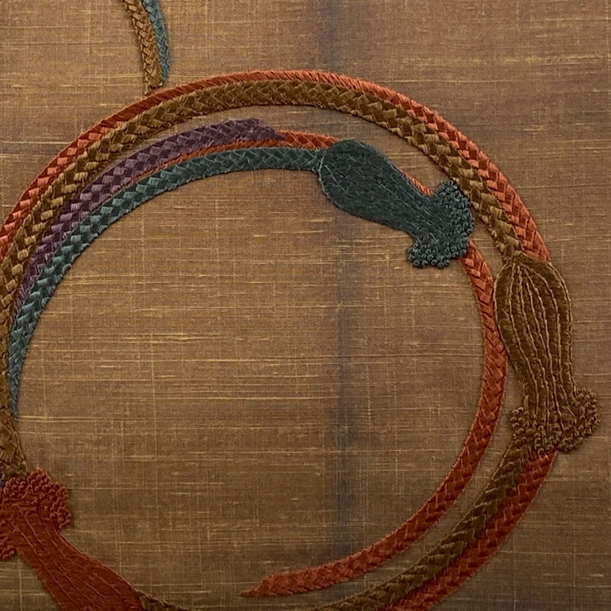 袋帯 証紙 結城紬地 奥順 組紐 格子 刺繍 銀彩 茶色 お太鼓柄 正絹