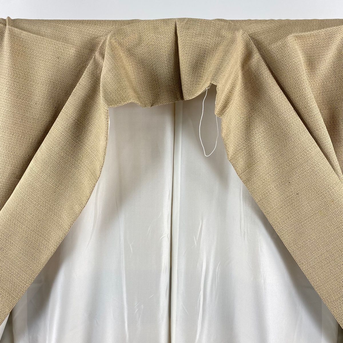  紬 身丈164 cm 裄丈66 5 M 袷 やまだ織 証紙 亀甲絣 ベージュ 正絹 紬 着物