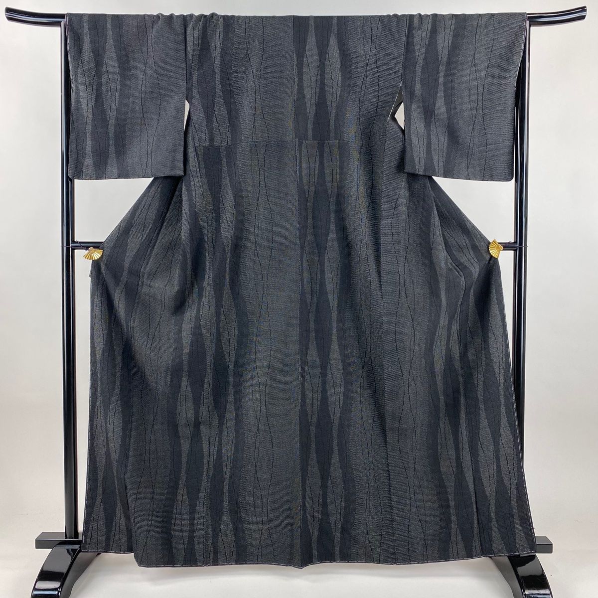 紬 身丈163.5 cm 裄丈67 M 袷 亀甲絣 立涌 黒灰 正絹