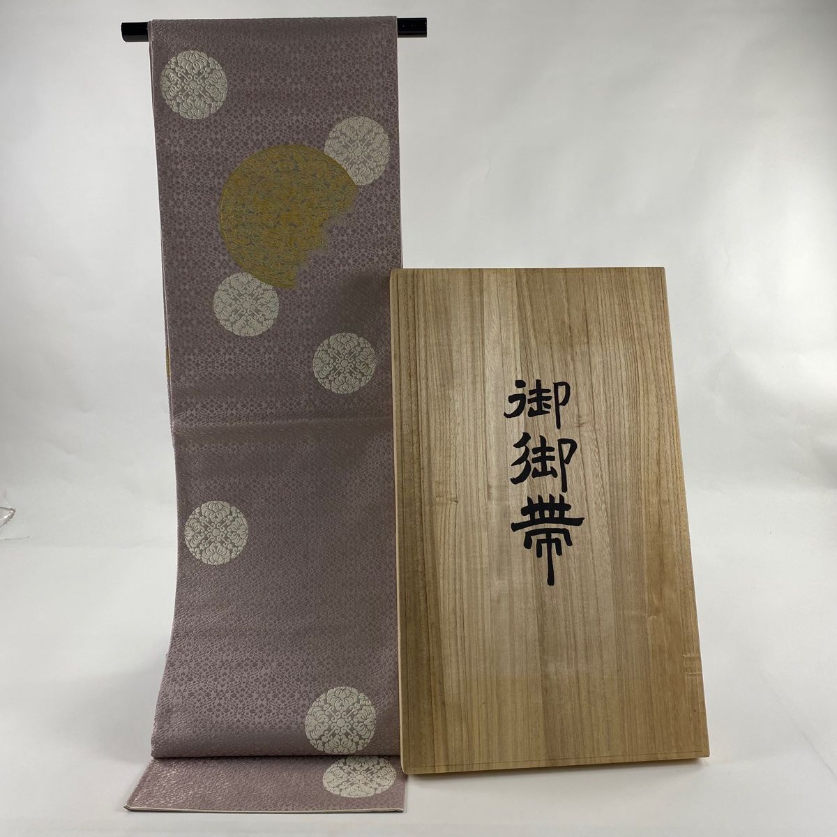 袋帯 逸品 山口美術織物 落款 共箱付き 関西仕立て 葡萄鏡文 金糸 唐織
