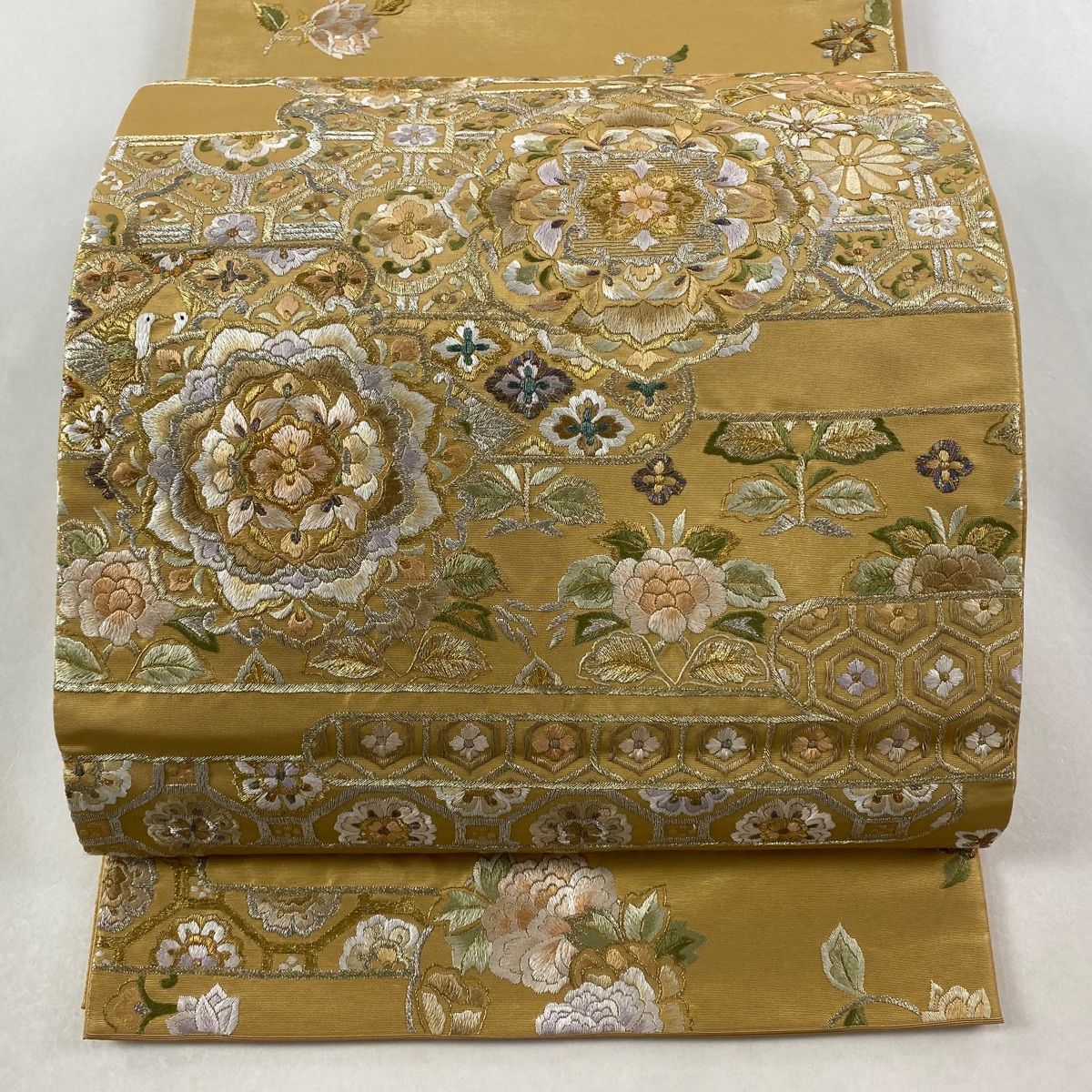 袋帯 関西仕立て 華文 ヱ霞 刺繍 金銀糸 ベージュ お太鼓柄 正絹