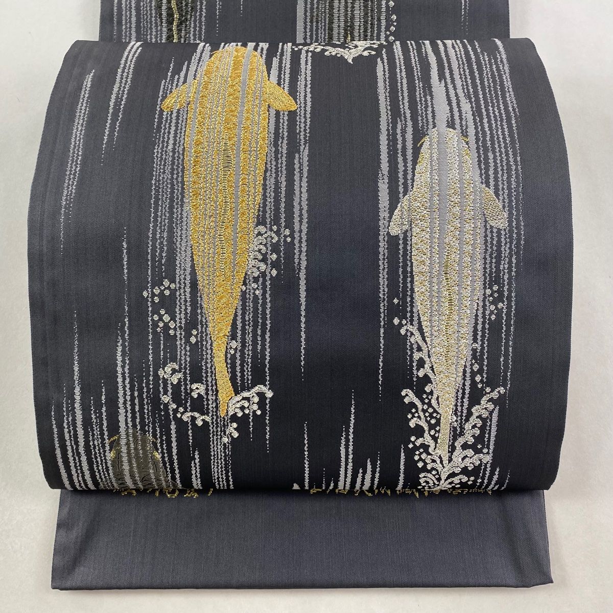 袋帯 山口美術織物 落款 鯉の滝登り 金銀糸 箔 灰色 六通 正絹