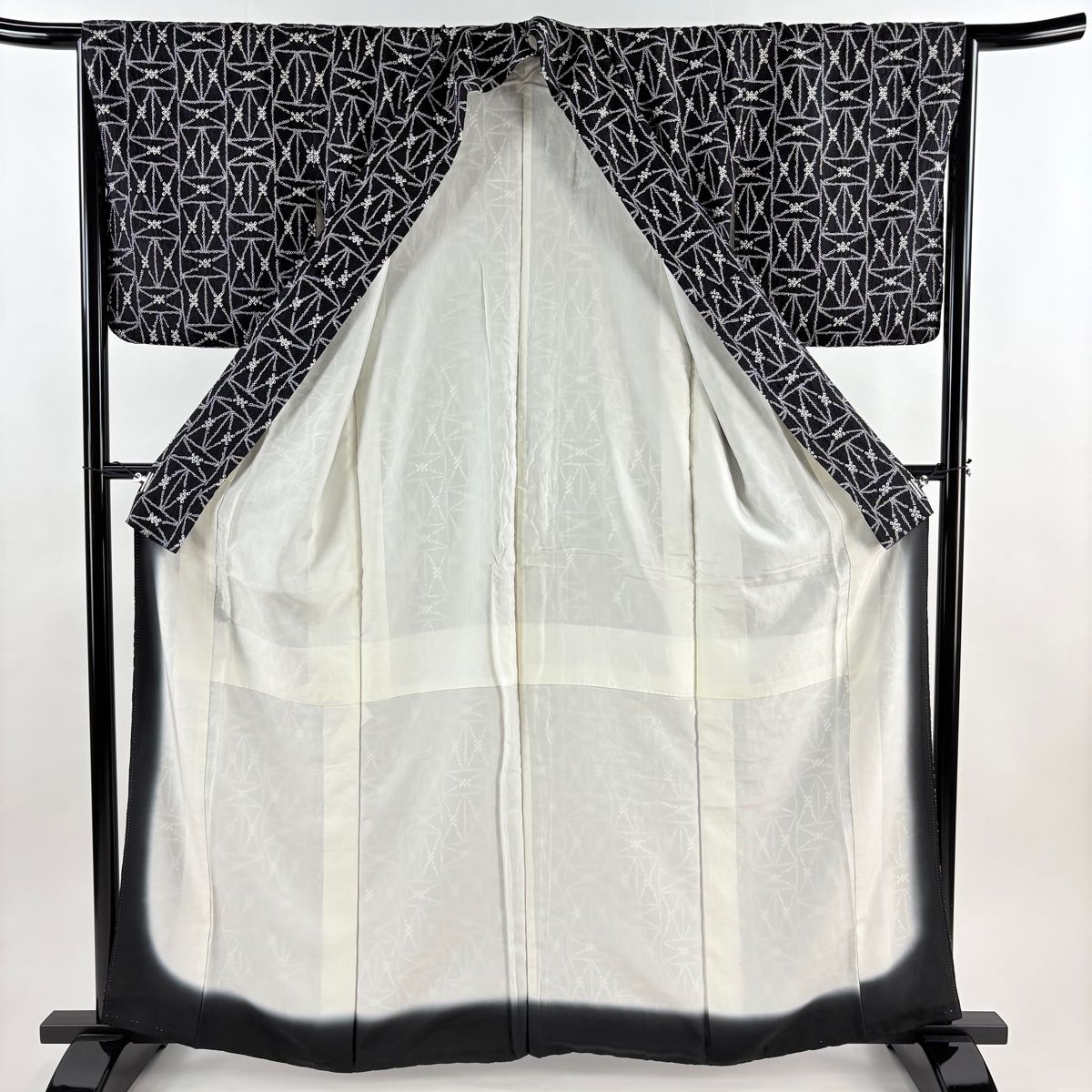  小紋 身丈162.5 cm 裄丈65 M 袷 幾何学 絞り 黒 正絹 秀品 小紋 着物