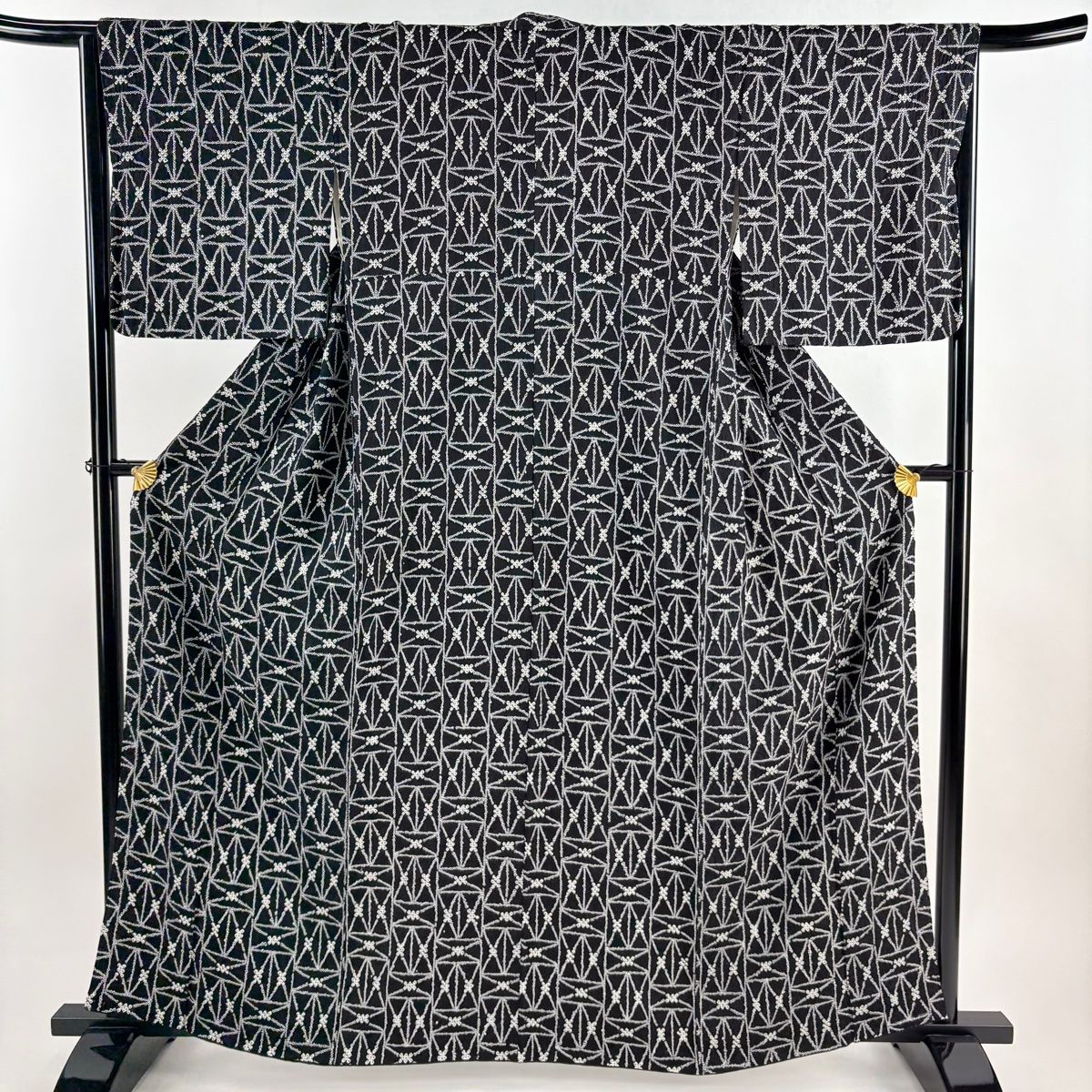 小紋 身丈162 5 cm 裄丈65 M 袷 幾何学 絞り 黒 正絹 秀品