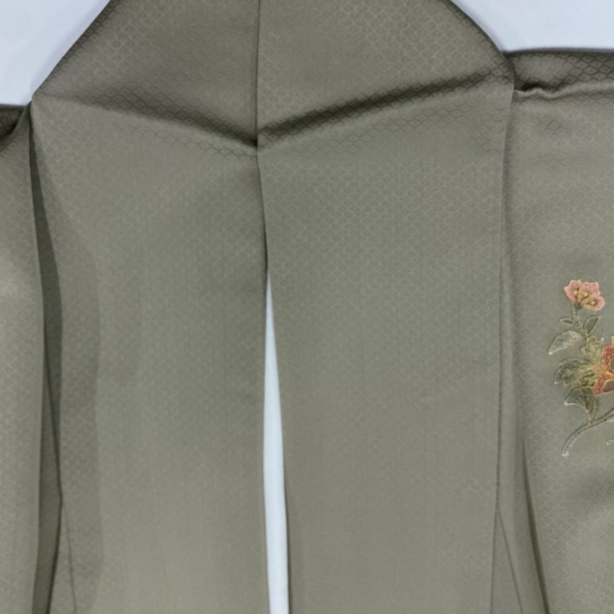  付下げ 身丈152 5 cm 裄丈64 M 袷 花唐草 亀甲 刺繍 金彩 灰緑 正絹 秀品 訪問着 付け下げ 着物