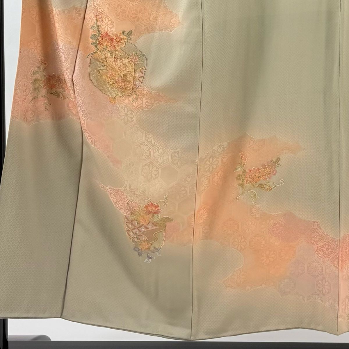 付下げ 身丈152 5 cm 裄丈64 M 袷 花唐草 亀甲 刺繍 金彩 灰緑 正絹 秀品