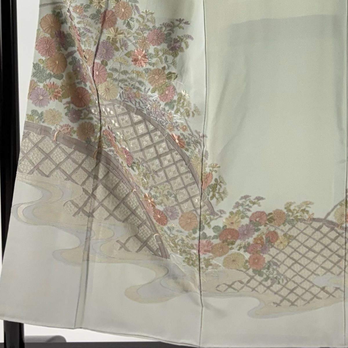 色留袖 身丈154 cm 裄丈62.5 S 袷 菊 光悦垣 刺繍 灰緑 正絹 秀品 一つ紋