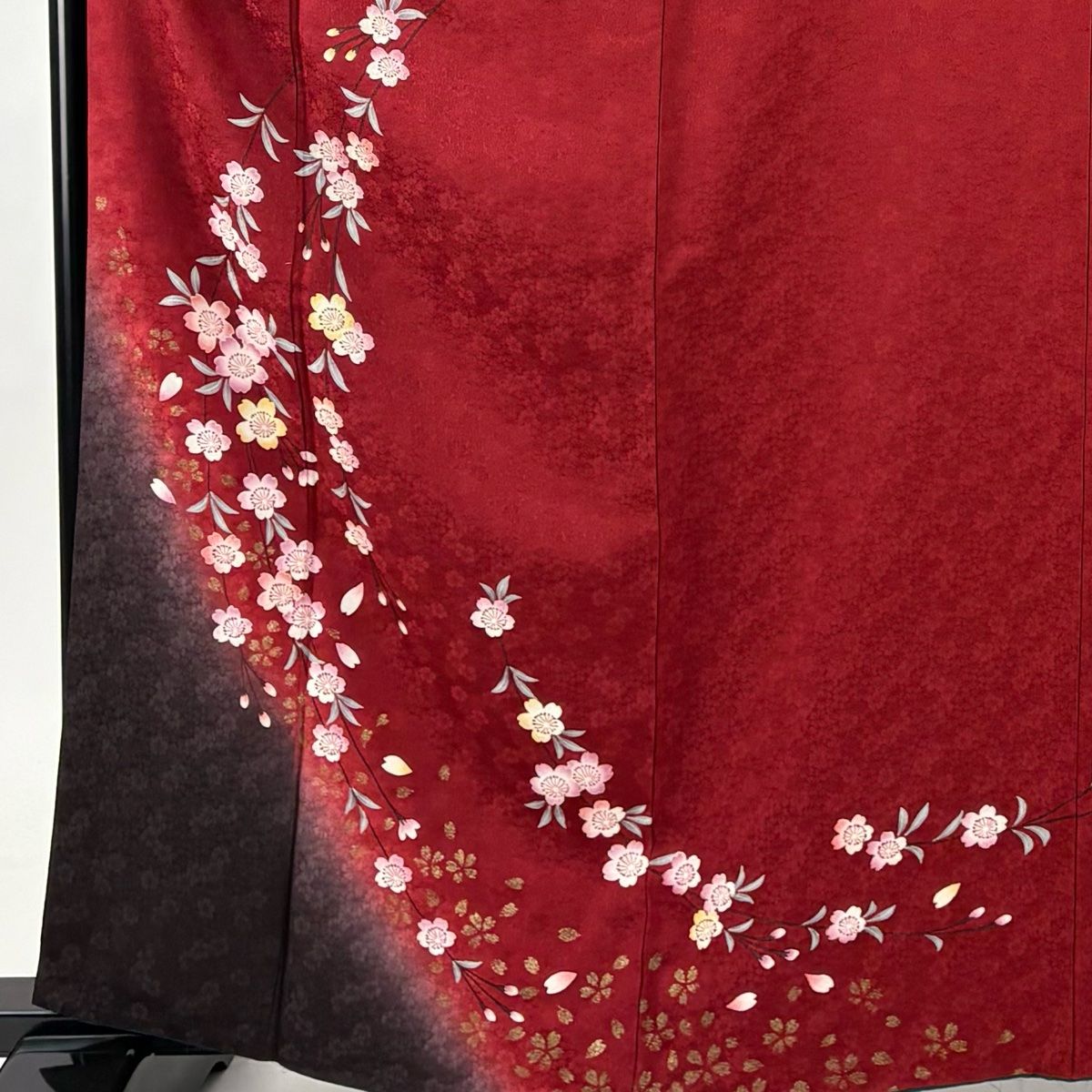 振袖 身丈164 cm 裄丈65 M 袷 桜 花びら 金彩 ぼかし 赤 正絹 秀品