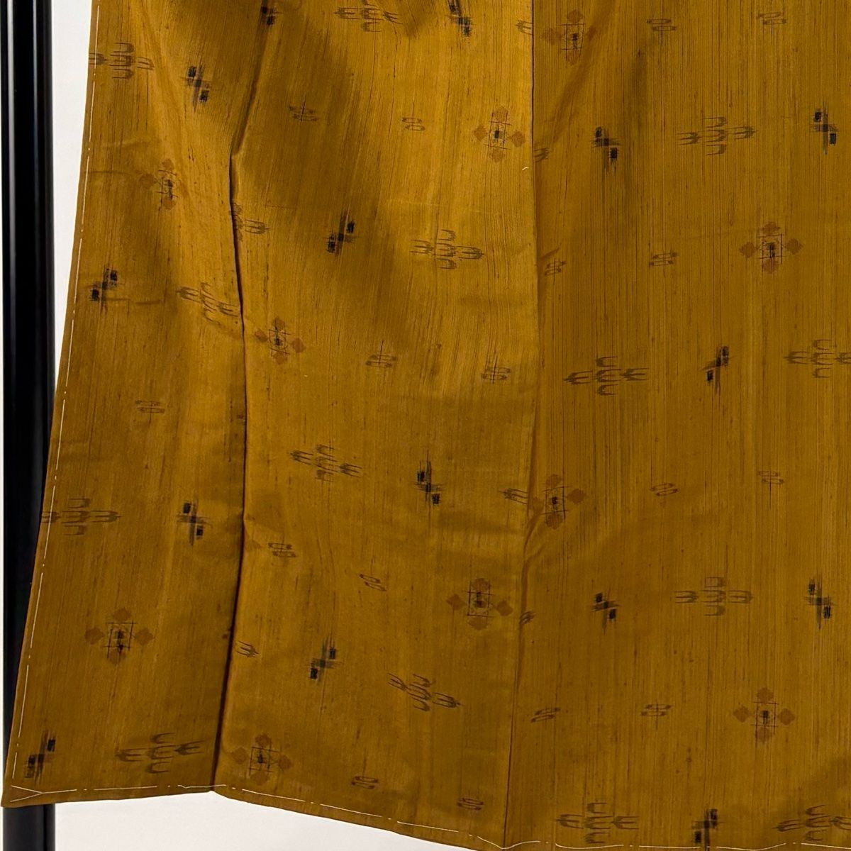 紬 身丈150 5 cm 裄丈62 S 袷 燕 幾何学模様 山吹茶色 正絹 秀品