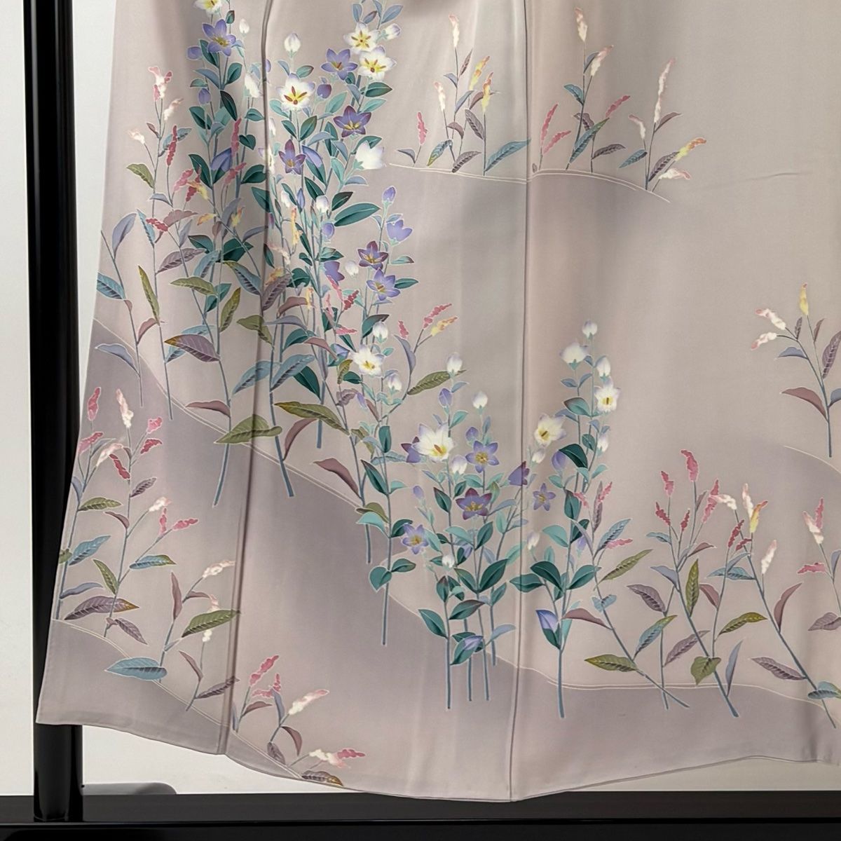 訪問着 身丈152 cm 裄丈63.5 S 袷 落款 草花 霞 染め分け 薄紫 正絹 秀品