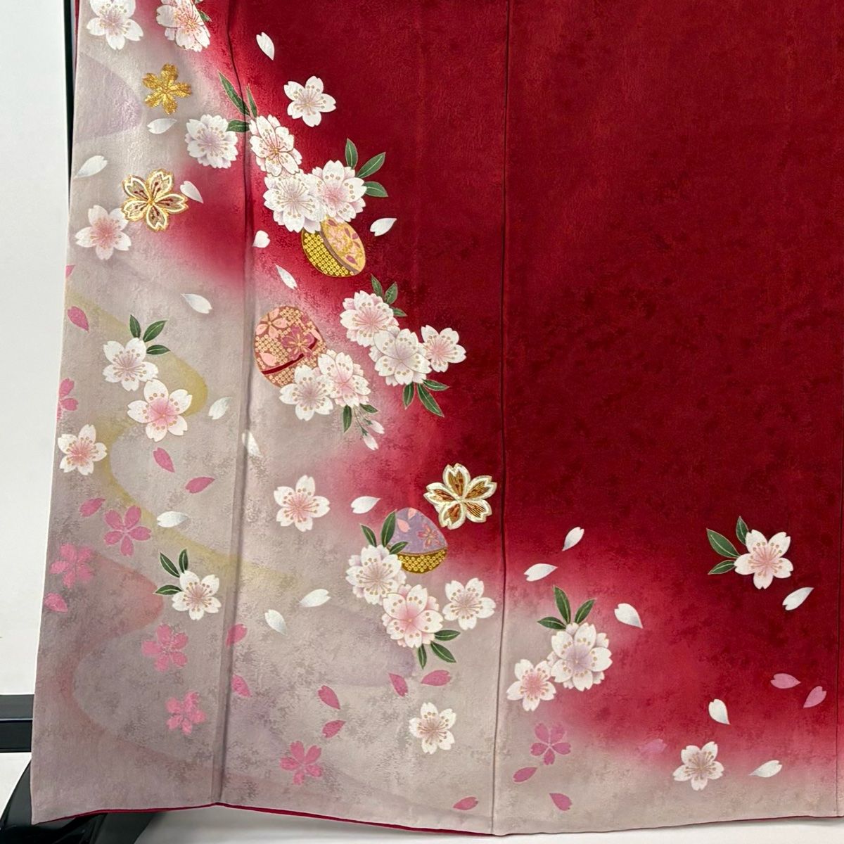 振袖 身丈167.5 cm 裄丈69.5 L 袷 桜 手鞠 金銀糸 金彩 赤 正絹 秀品