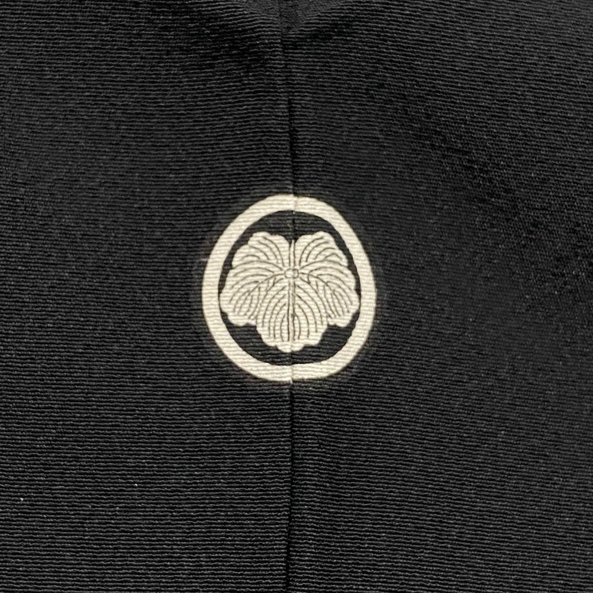  黒留袖 身丈161.5 cm 裄丈65.5 M 袷 落款 鶴 松竹梅 螺鈿 金銀彩 黒 正絹 秀品 黒留袖 着物