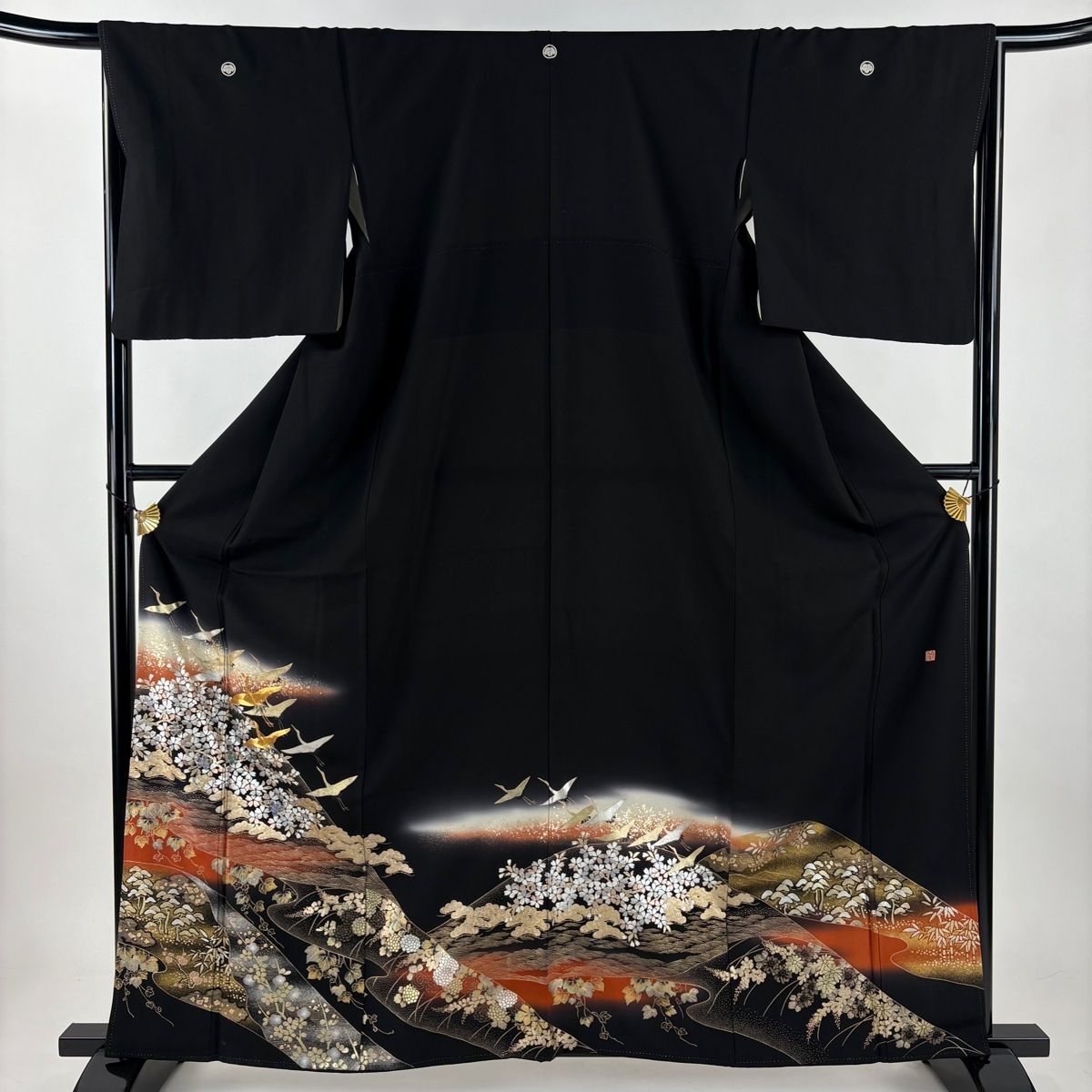 美品】 黒留袖 身丈161.5cm 裄丈65.5cm M 袷 落款 鶴 松竹梅 螺鈿 金銀