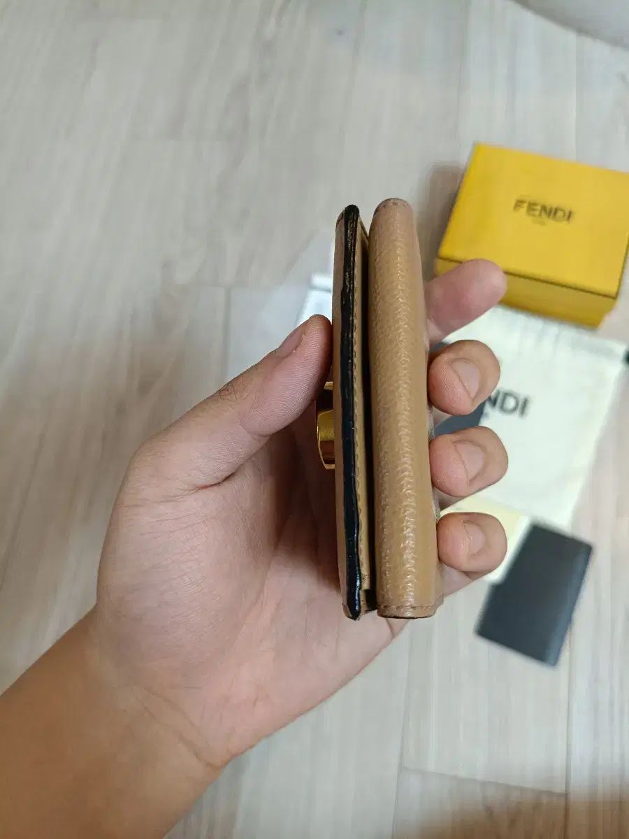  FENDI F ロゴ カーフ マイクロ ツリーポール 2つ折り財布 長財布 小物