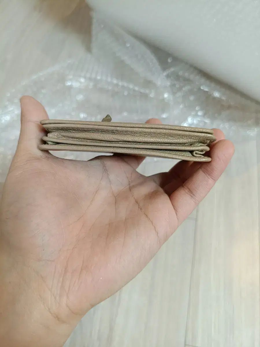 バレンシアガ シティバッグ クラシック 二つ折り財布 ベージュ