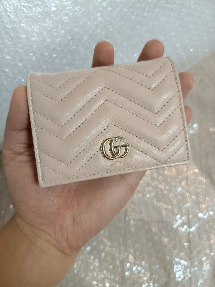 グッチ GGマーモント 二つ折り財布 シルバー