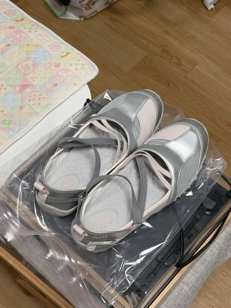 オホス トウシューズ メリージェーン スニーカー