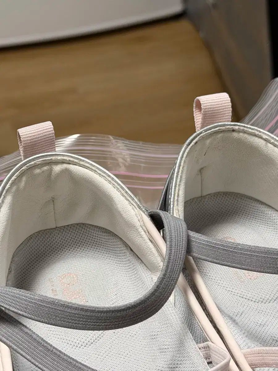 オホス トウシューズ メリージェーン スニーカー