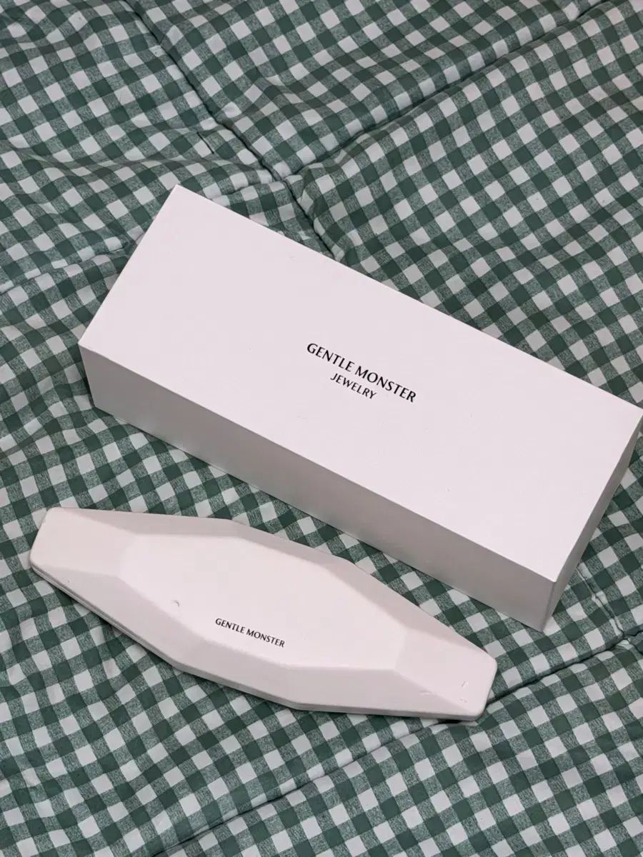 GENTLE MONSTER