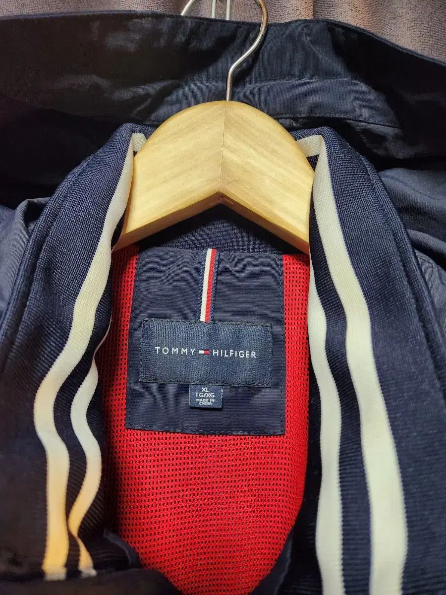 トミーヒルフィガー メンズ ネイビー フード ウィンドブレーカー アウター -XL