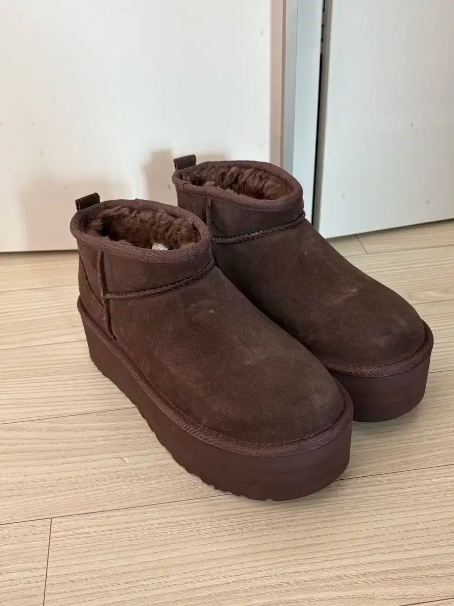アグ UGG ウルトラ ミニ フラットフォーム 230 アメリカ版