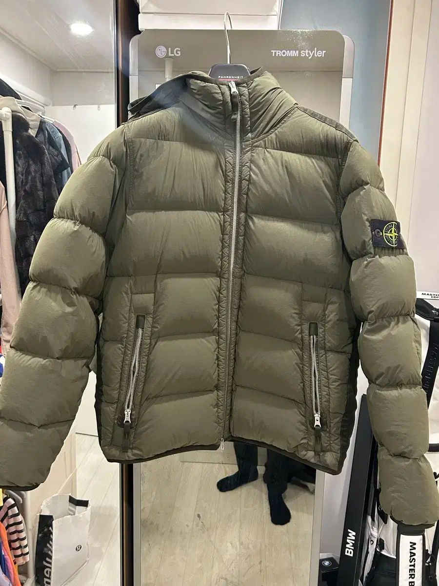 ストーンアイランド シームレス ダウン 23fw カーキ s スモール