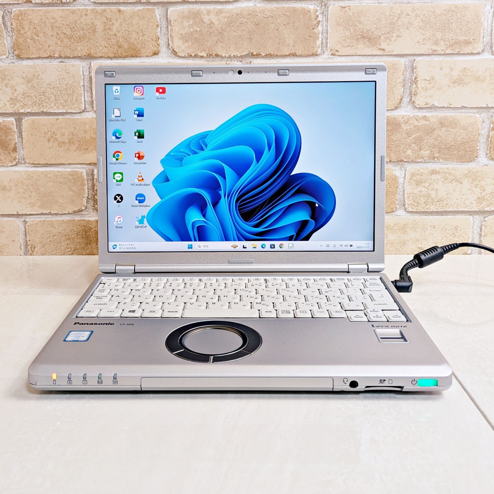 オフィス付き☆SSD256/第7世代i5 レッツノート 小型軽量！windows11