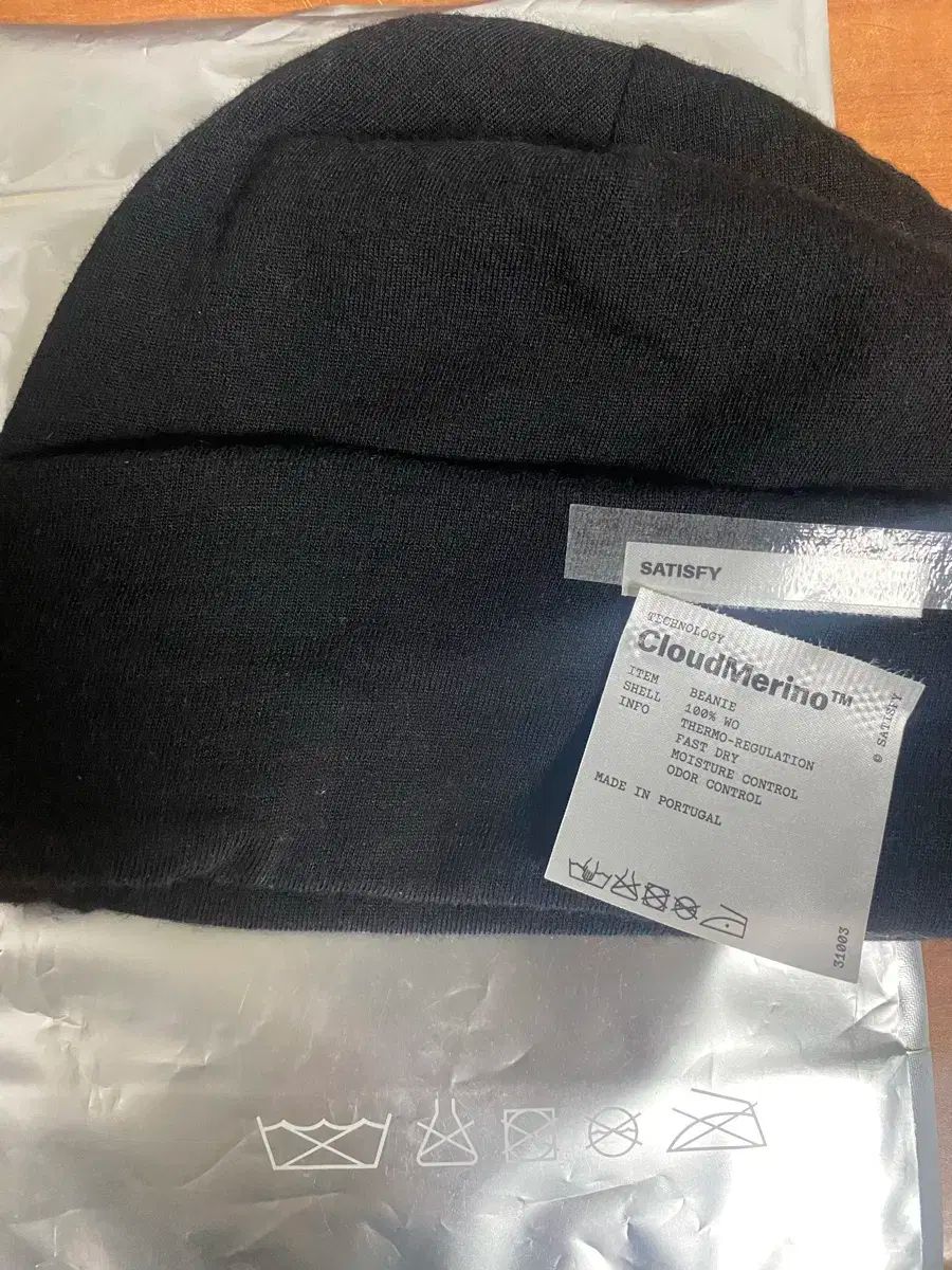 satisfy ビーニー ブラック