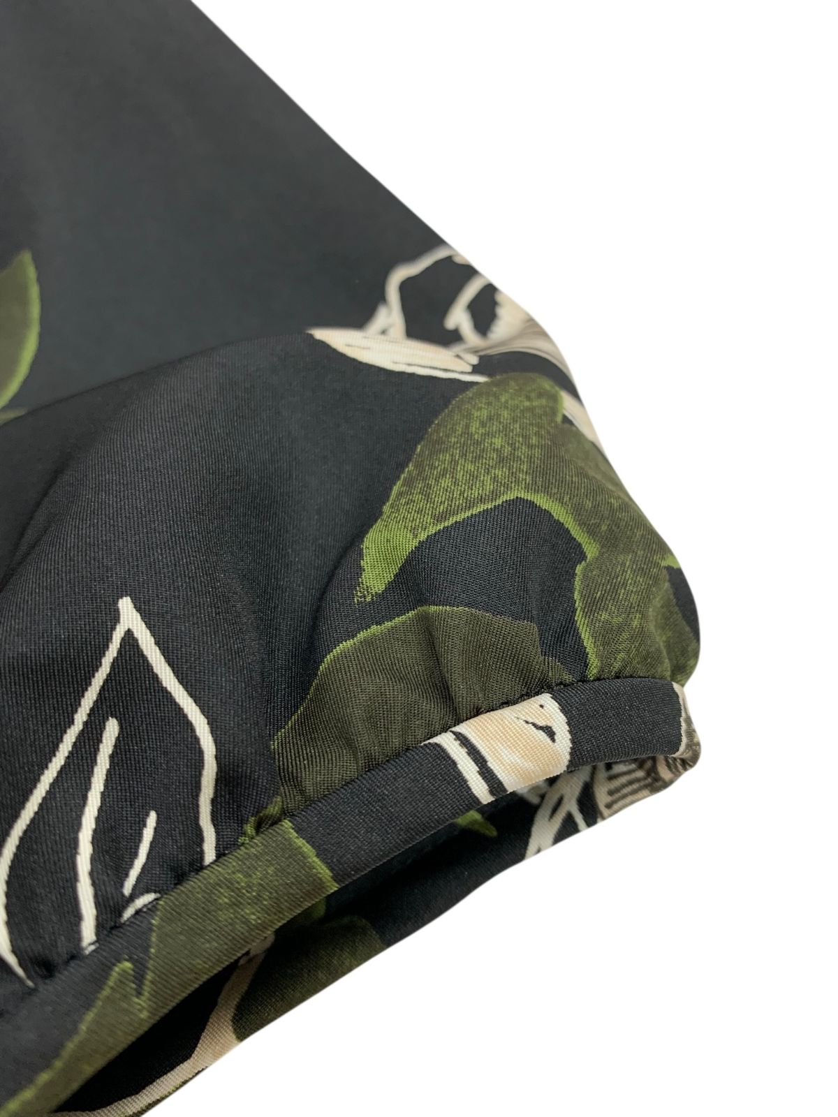 エムズグレイシー 410506 トップス 40 ブラック ローズプリント フリル ITMHV30UZE9Y GINKGOPHARMACY_COM