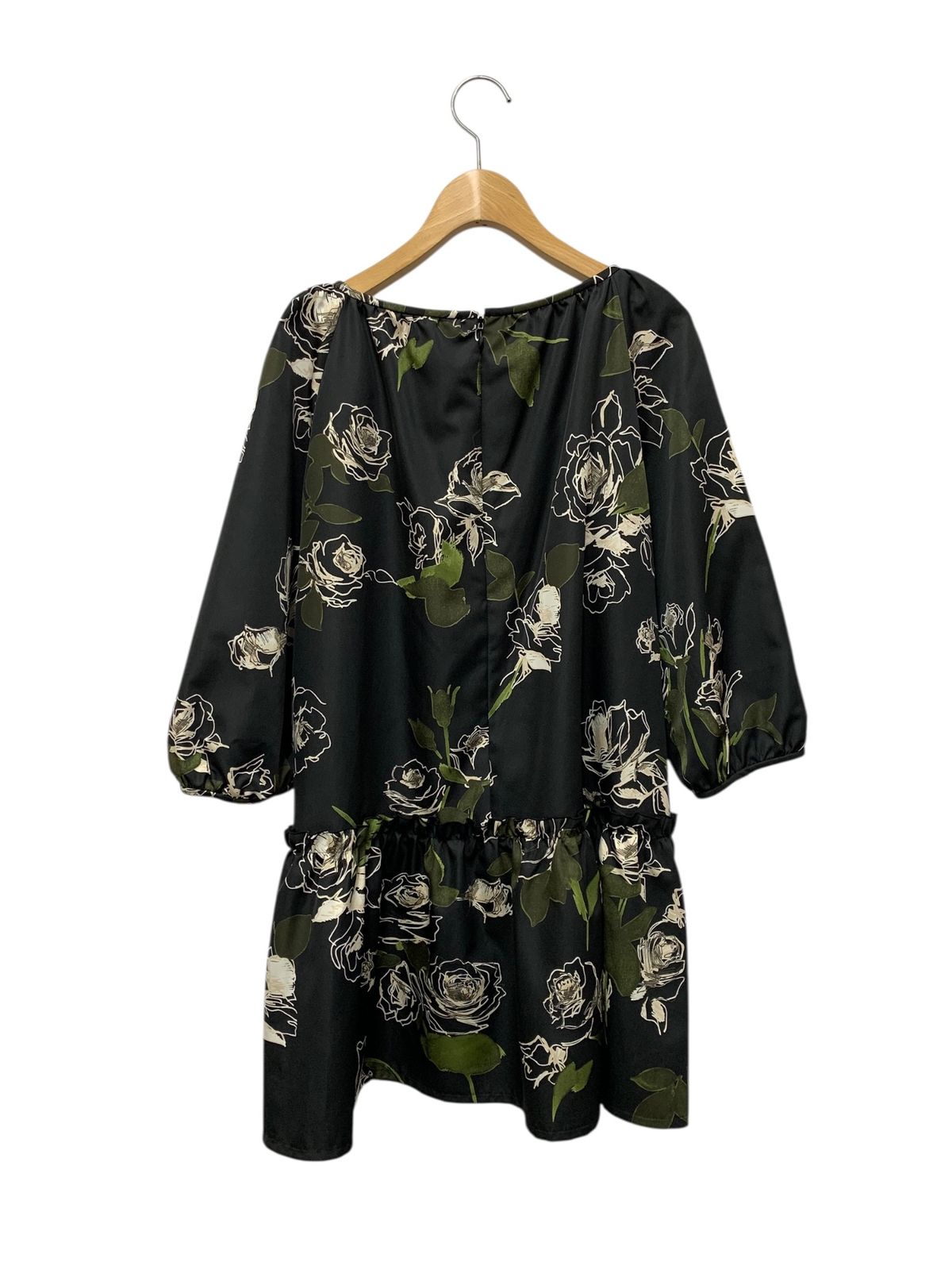 エムズグレイシー 410506 トップス 40 ブラック ローズプリント フリル ITMHV30UZE9Y
